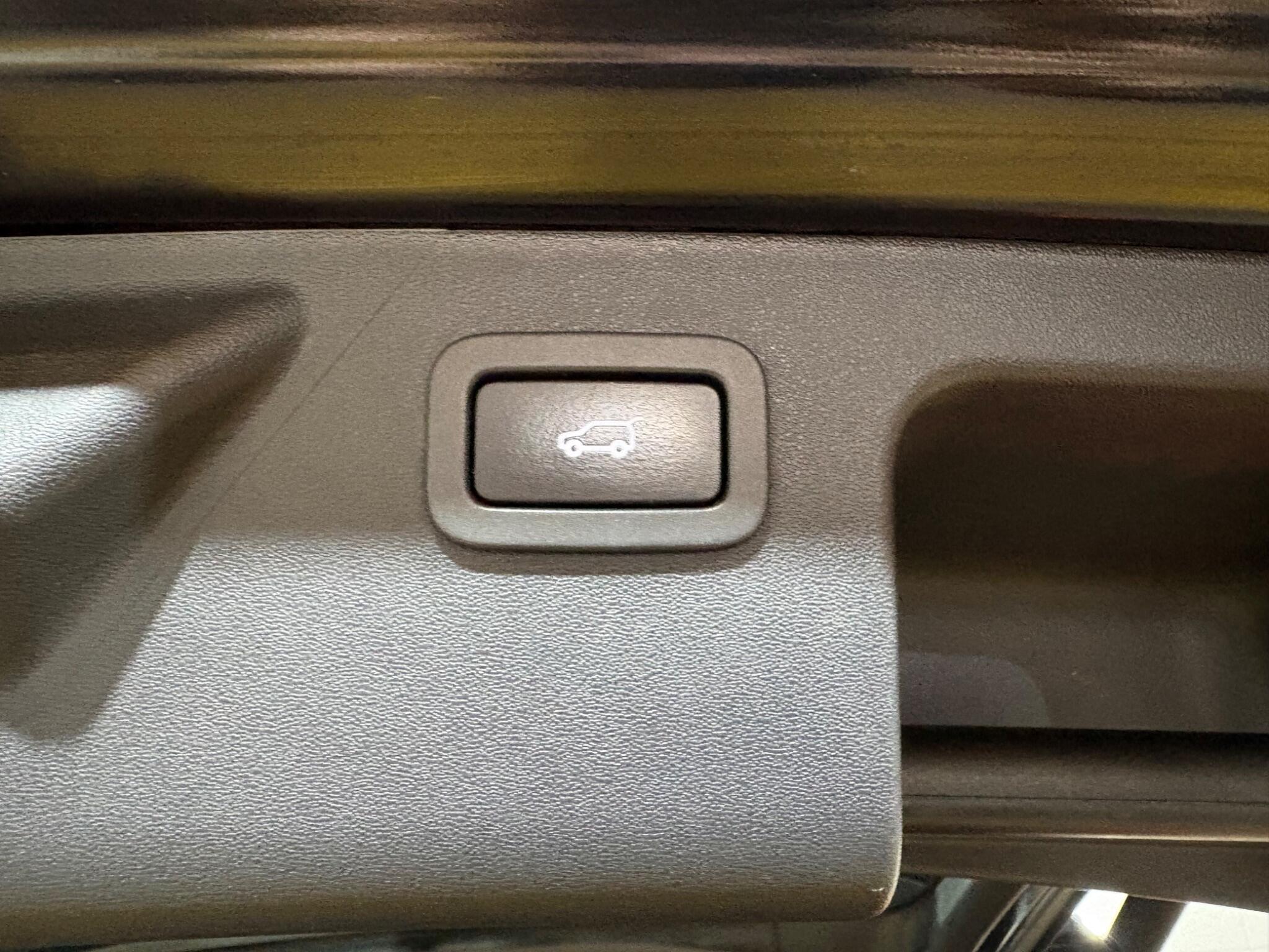 Land Rover Discovery Sport view 57