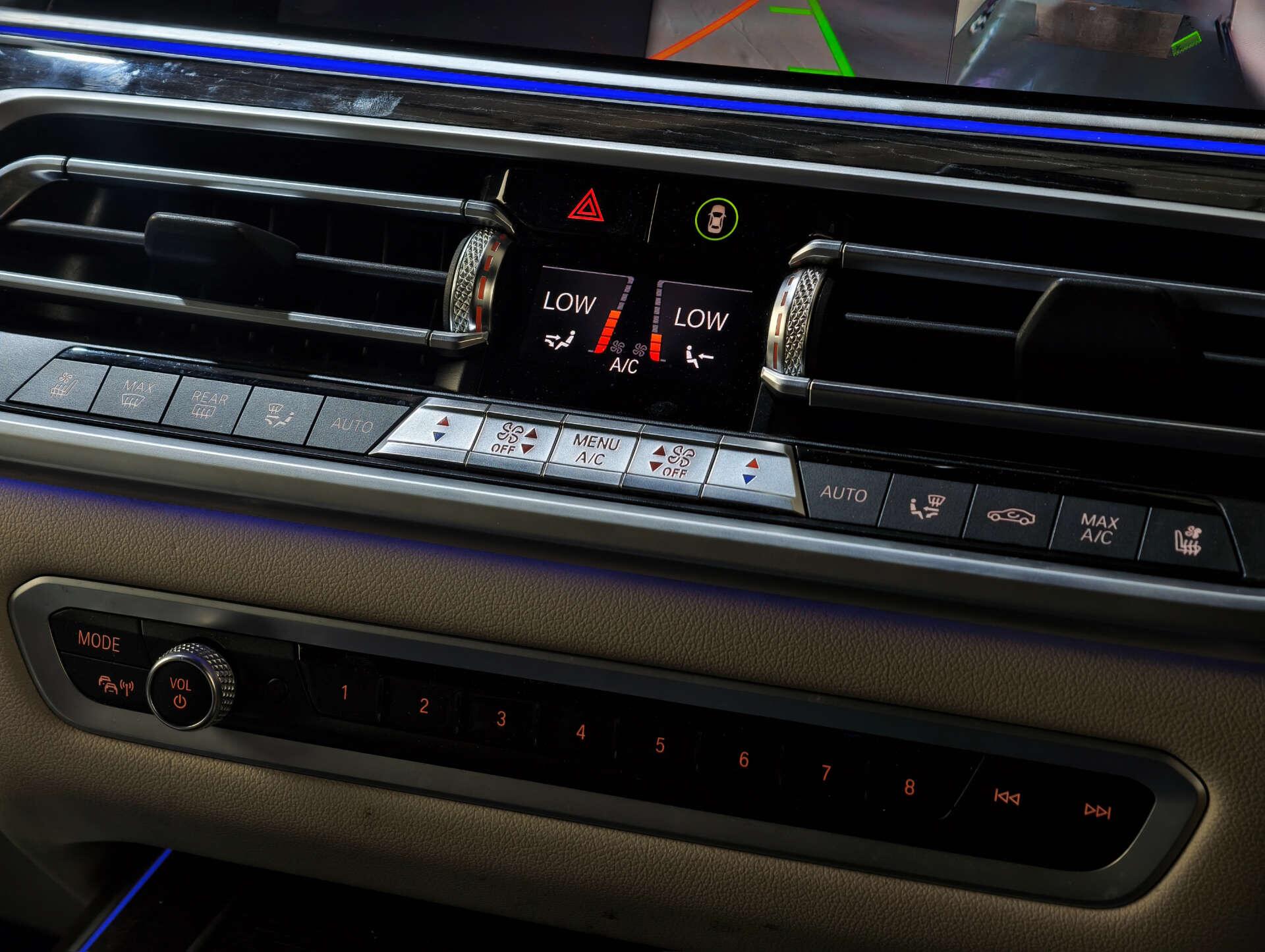 BMW X7 view 40