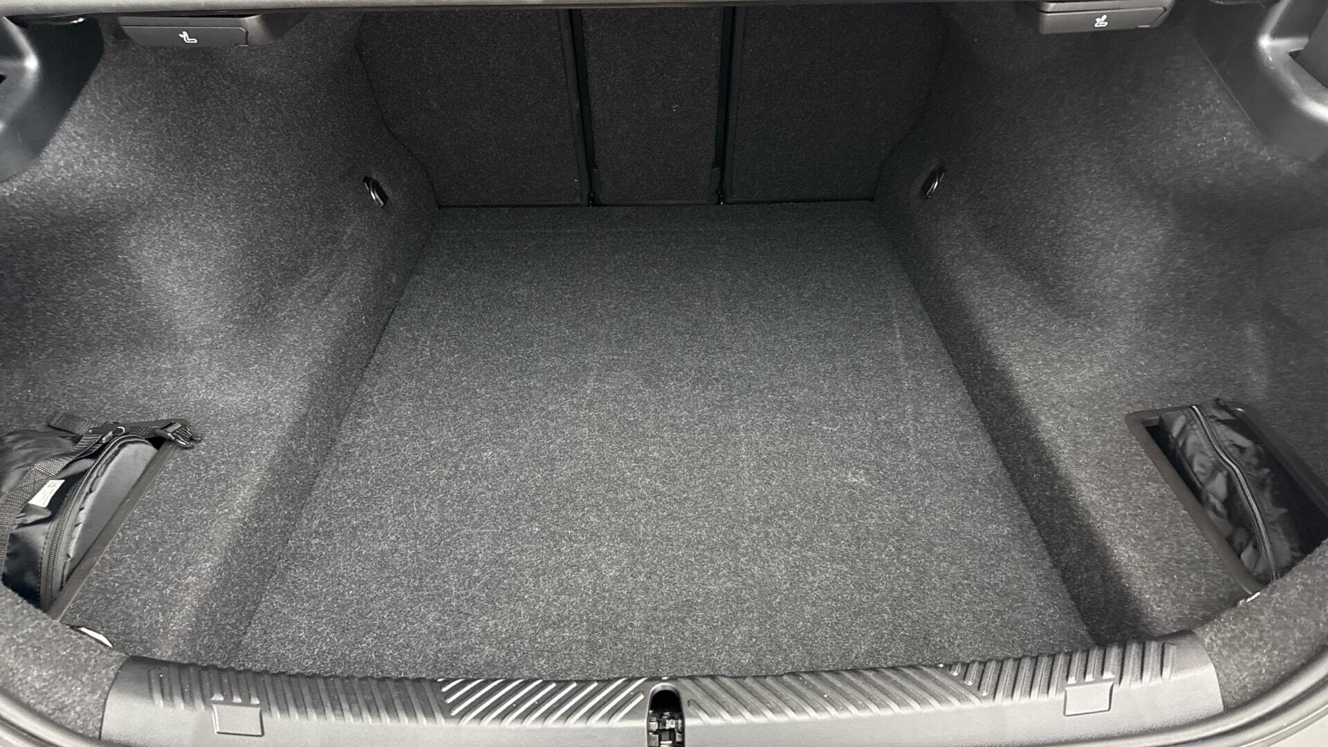 BMW 5 Series view 13