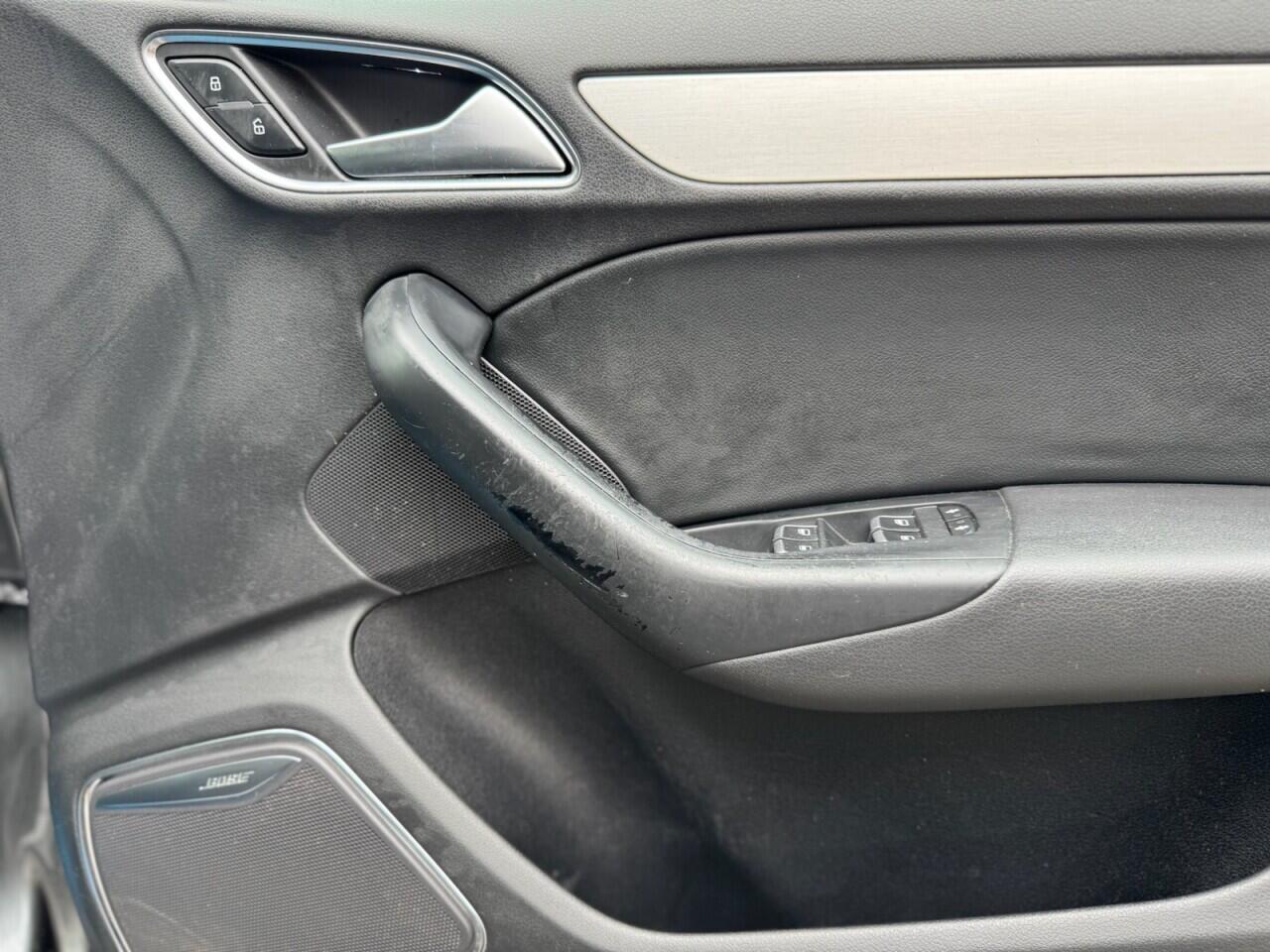 Audi Q3 view 22