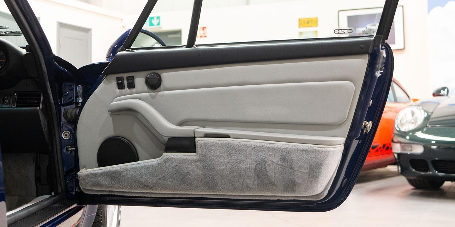 Porsche 911 view 25