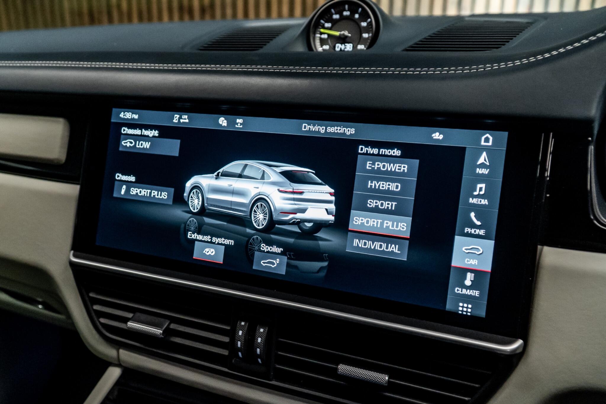 Porsche Cayenne view 38