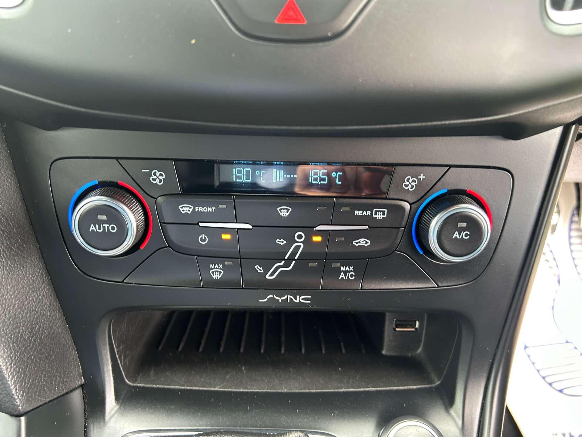 Ford Focus view 31