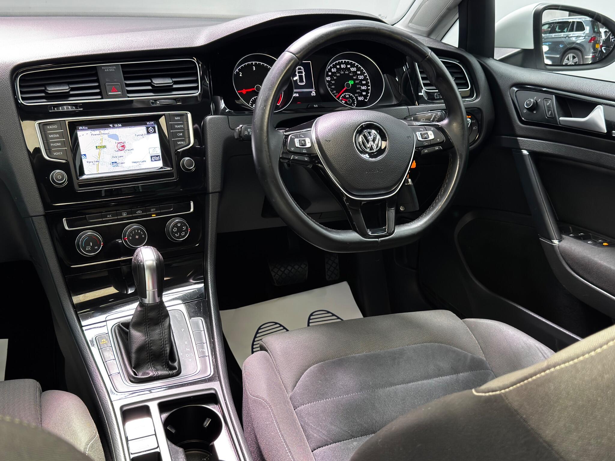 Volkswagen Golf view 39