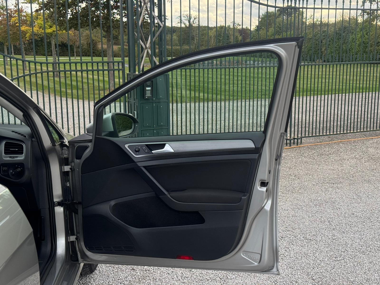 2013 Volkswagen Golf image 10