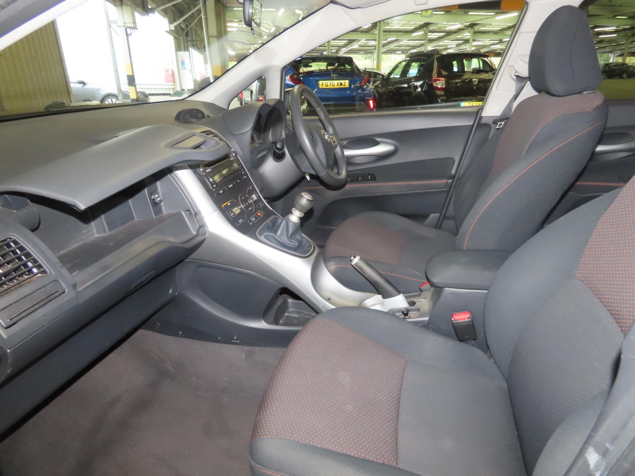 Toyota Auris view 8