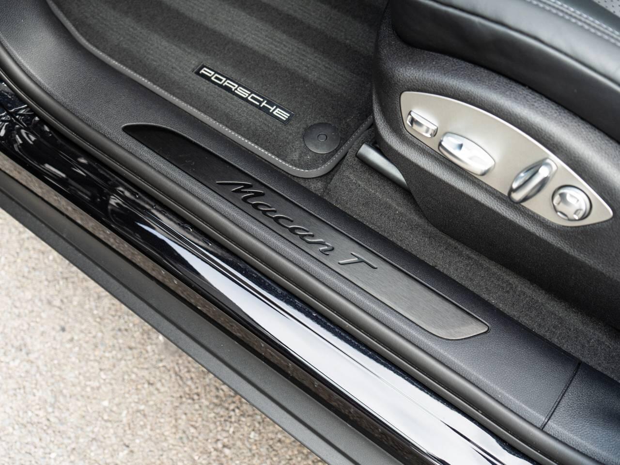 Porsche Macan view 28