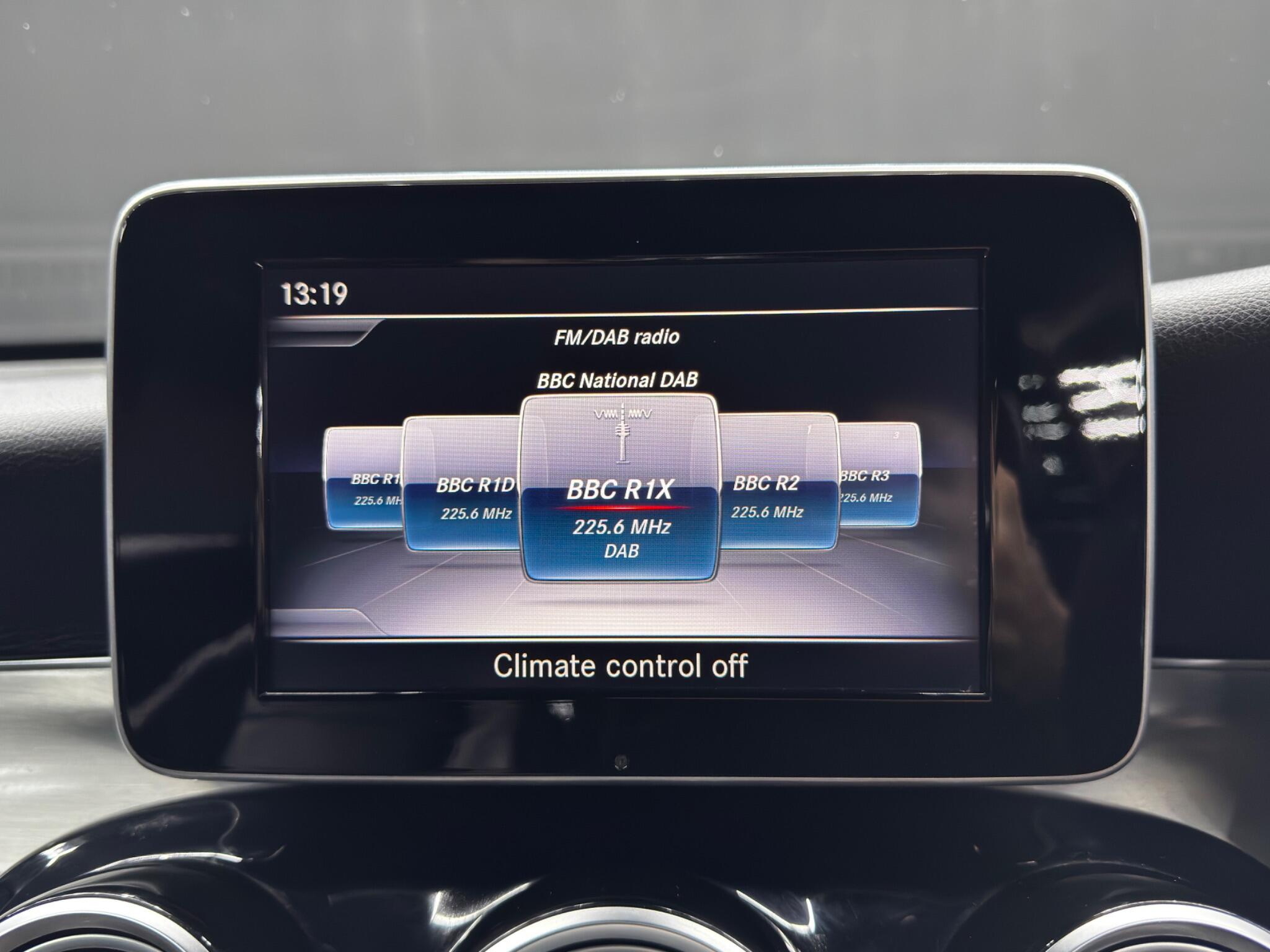 Mercedes-Benz GLC view 31