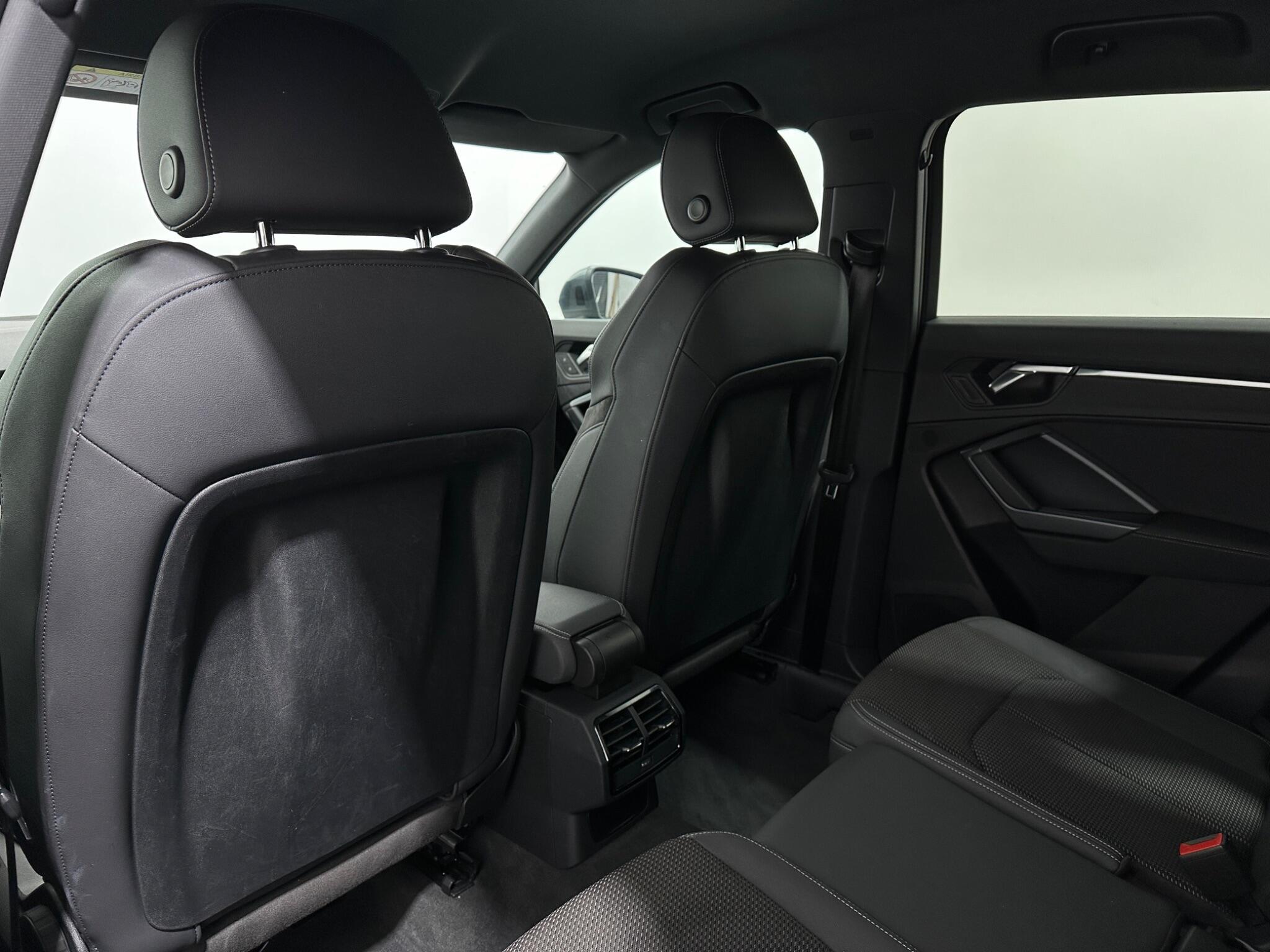 Audi Q3 view 37