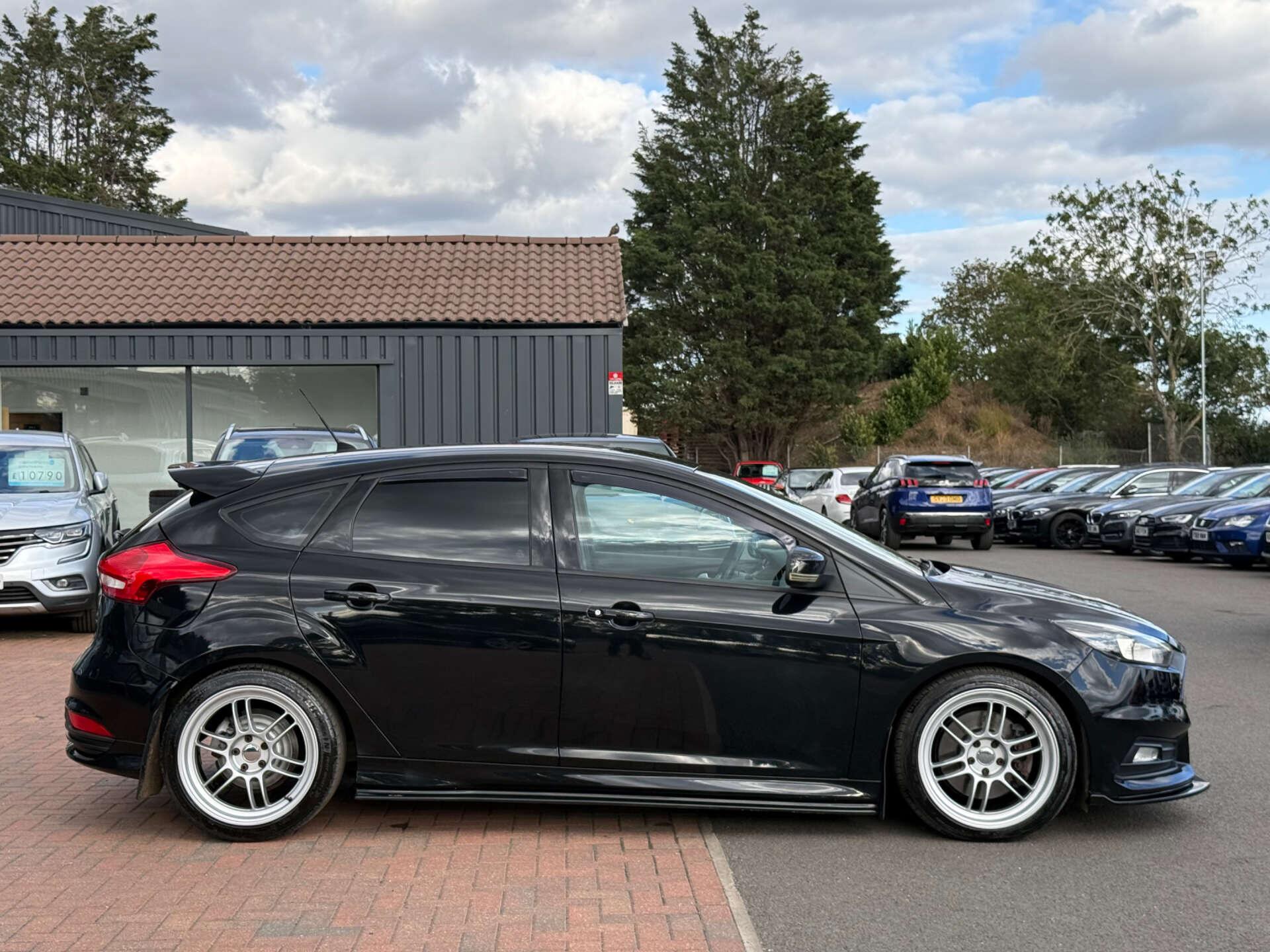 Ford Focus view 16