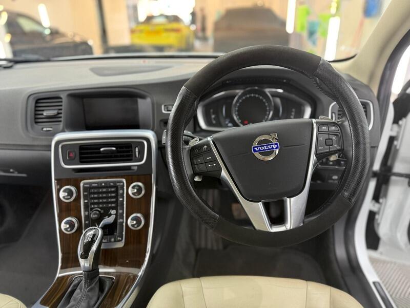 2015 Volvo V60 3.0 T6 SE AWD Estate 5dr Petrol Geartronic AWD Euro 5 (304 ps) • 59,500 miles image 14