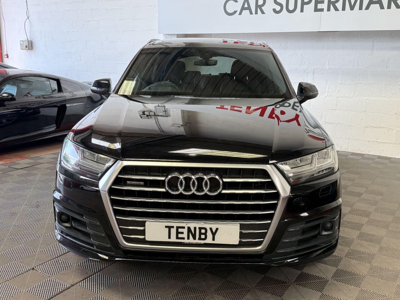 Audi Q7 view 3