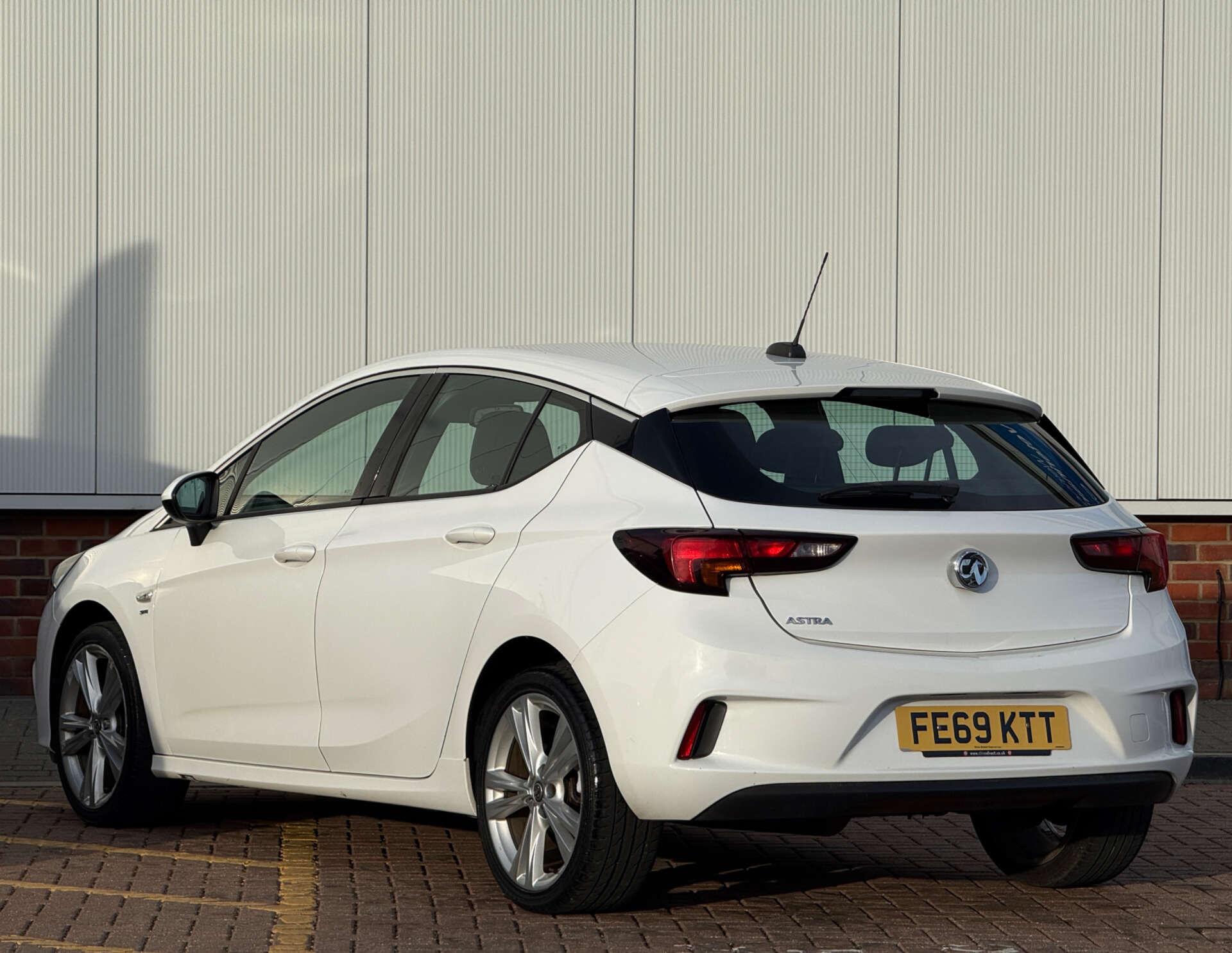 Vauxhall Astra view 4