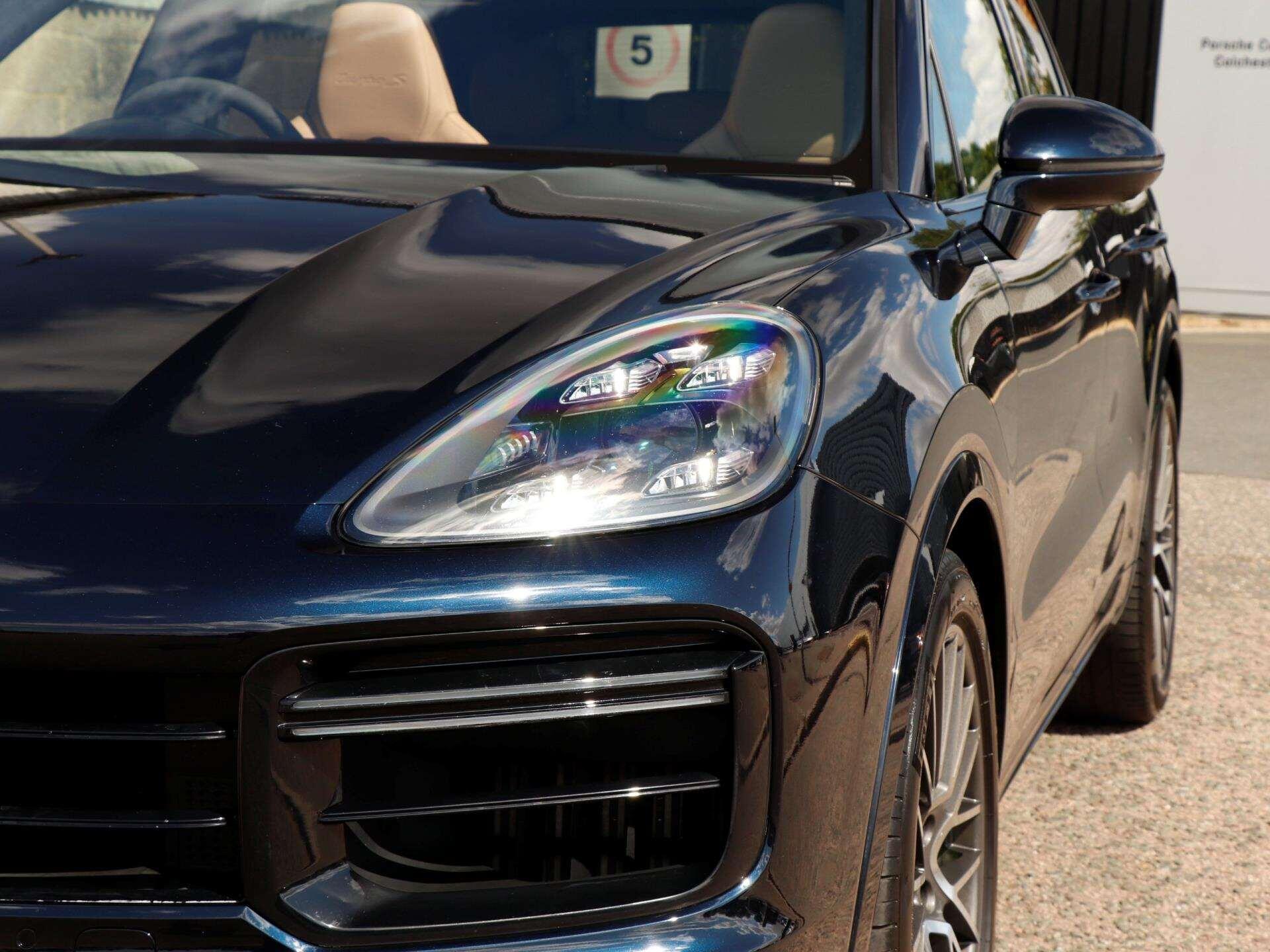 Porsche Cayenne view 35