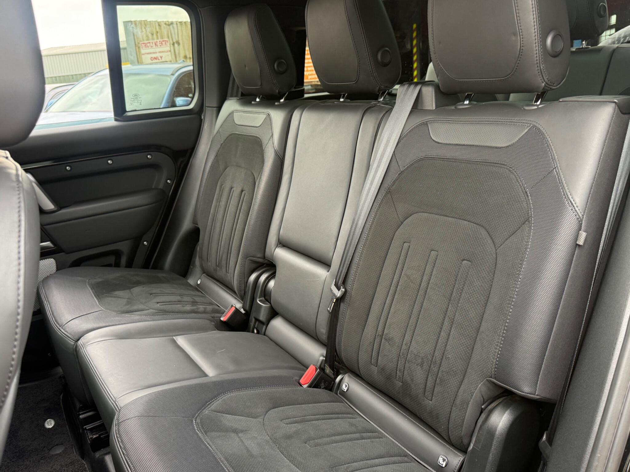 Land Rover Defender 130 view 21