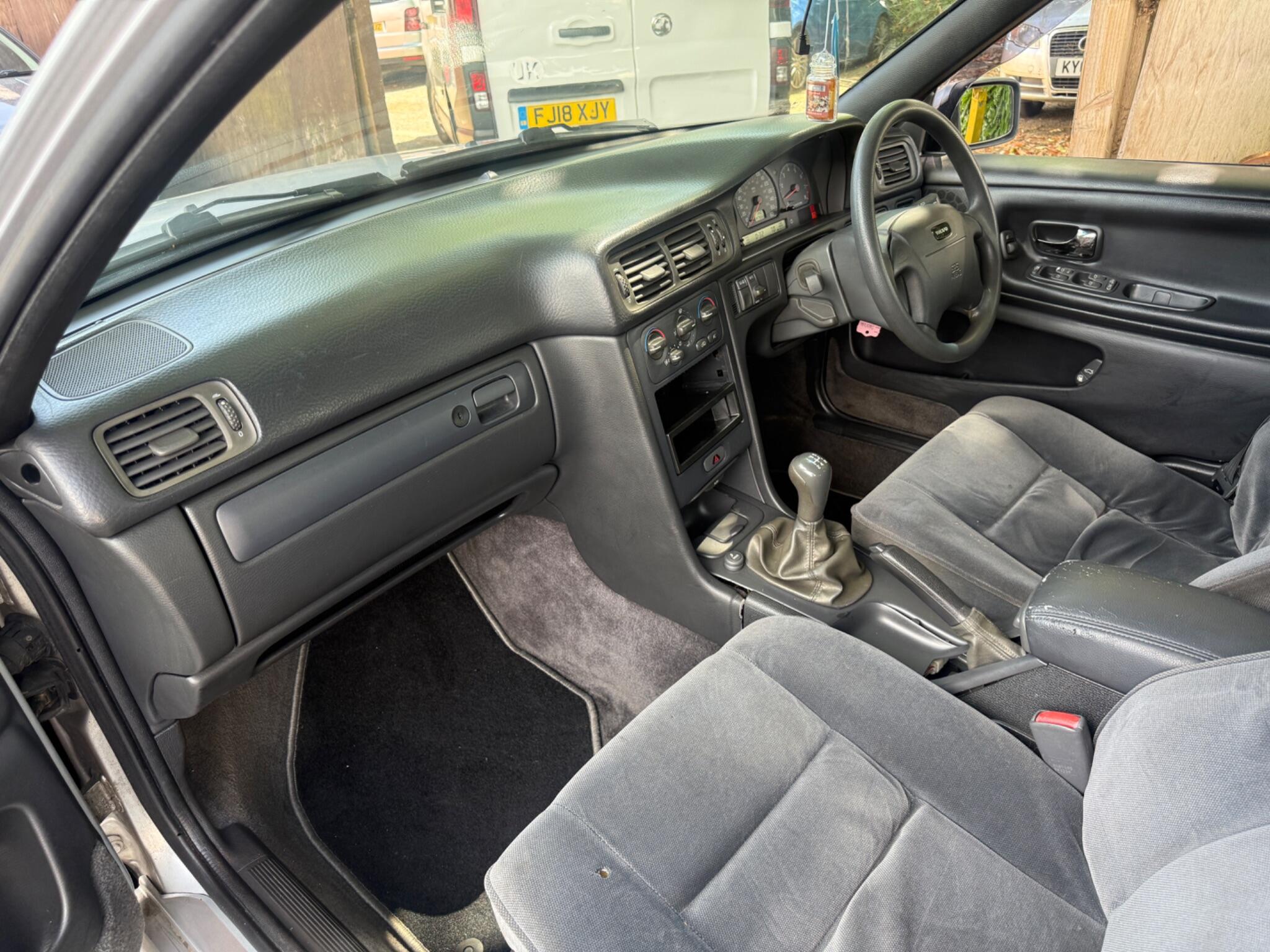 Volvo V70 - Image 13