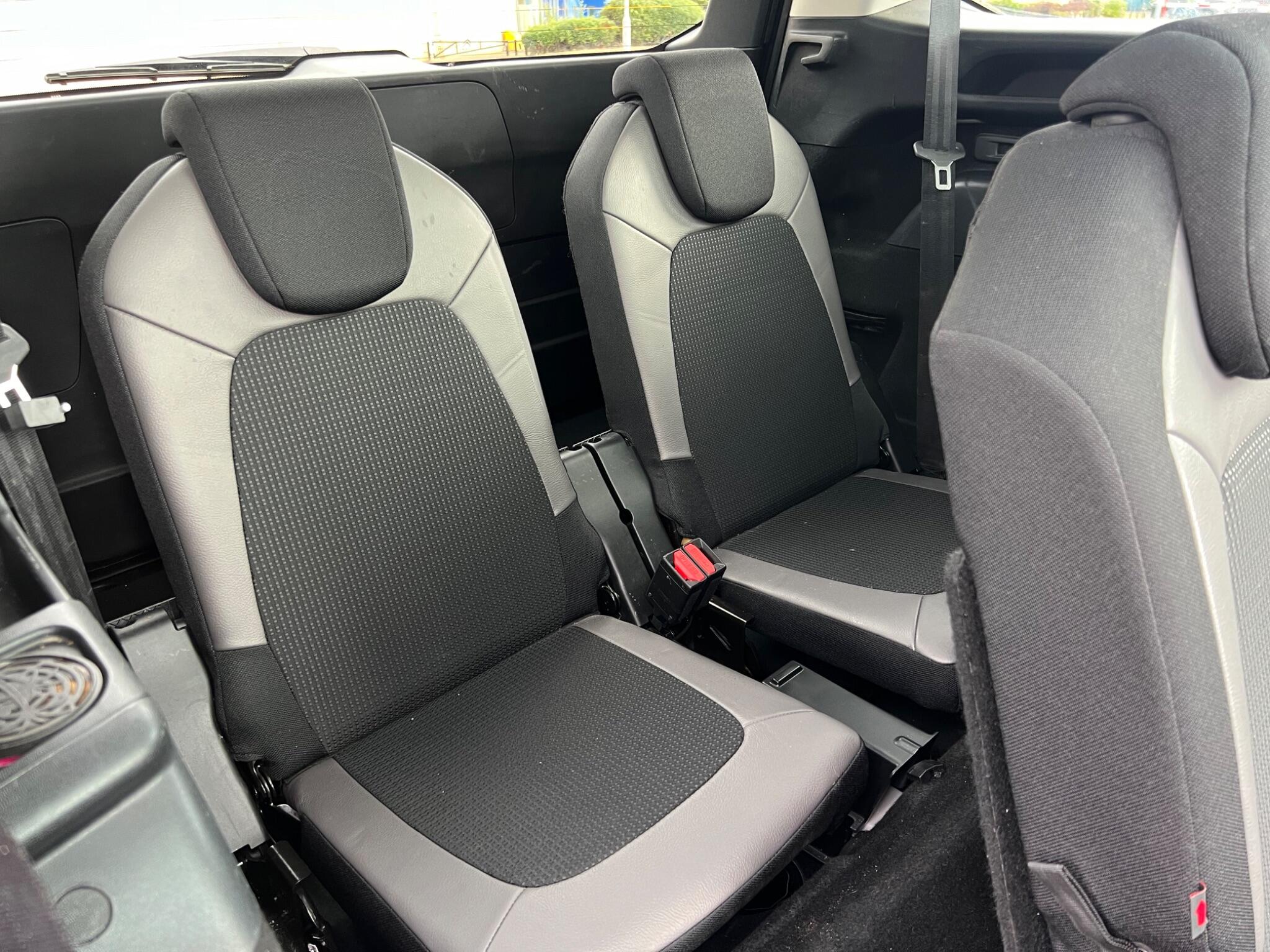 Citroen Grand C4 Picasso view 49