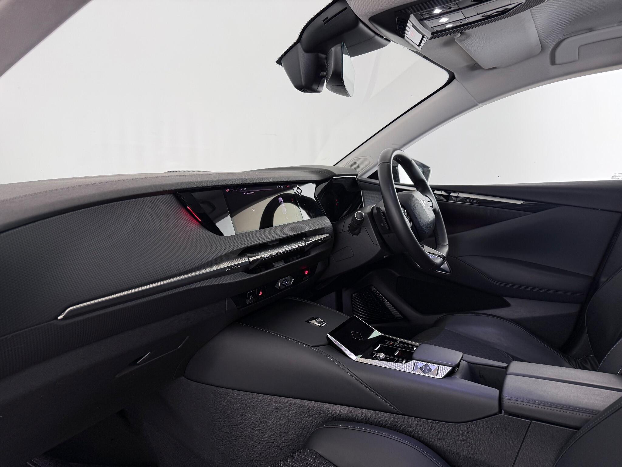 DS Automobiles DS 4 view 8