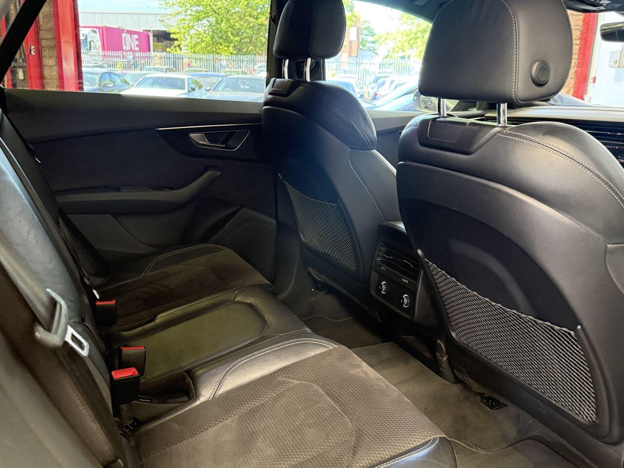 Audi Q8 view 67