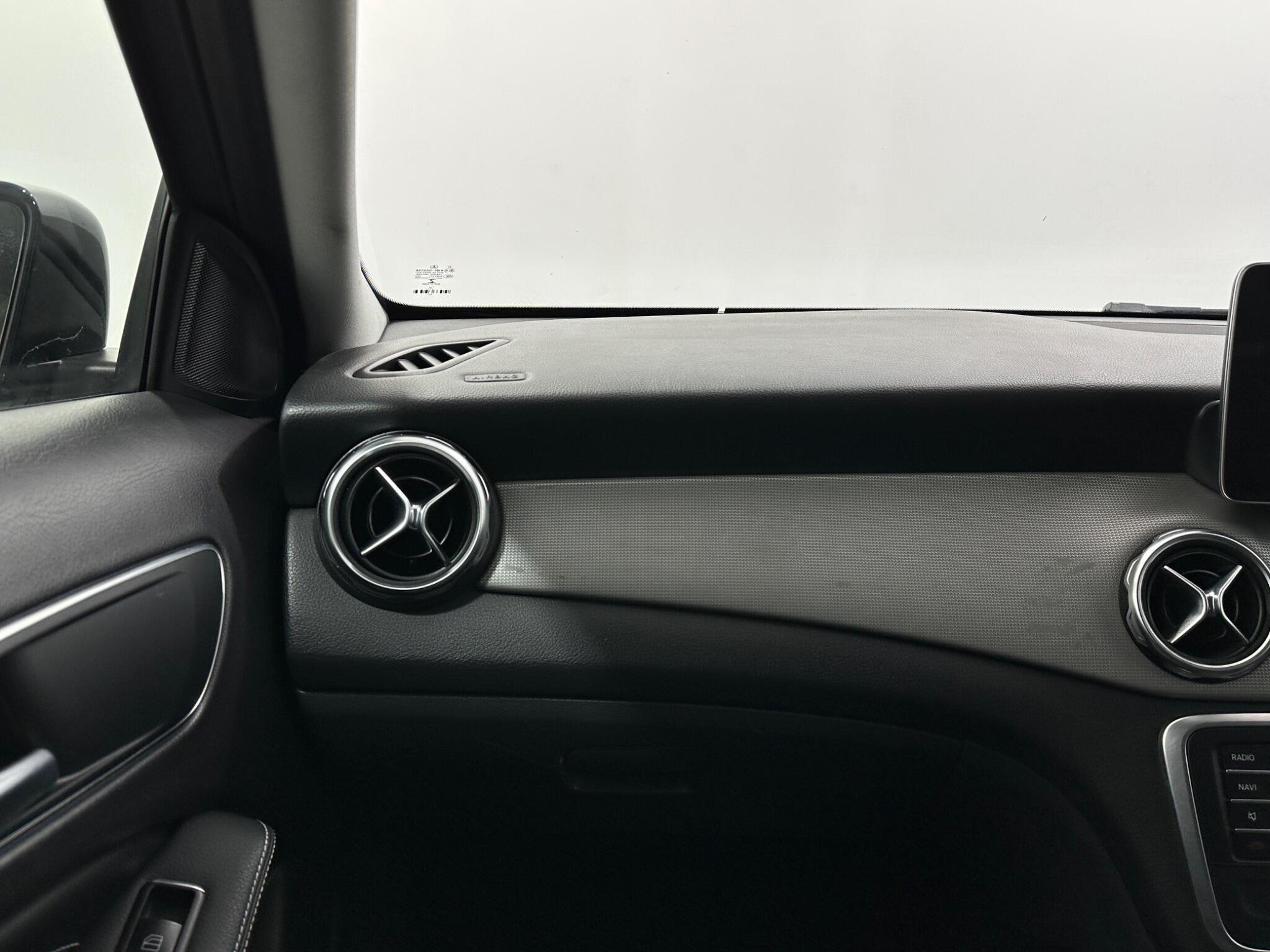 Mercedes-Benz Gla view 29