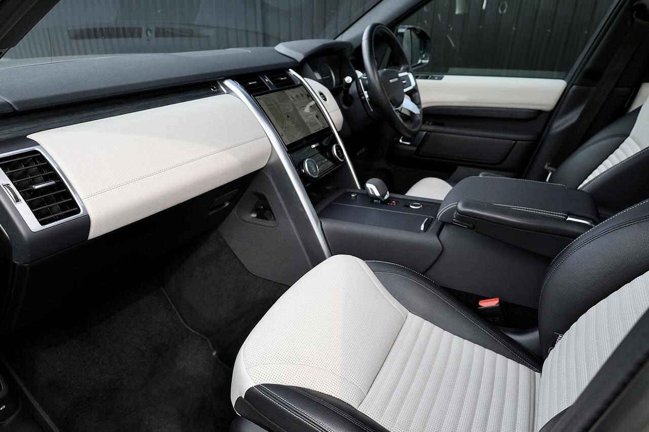 Land Rover Discovery 3 view 3