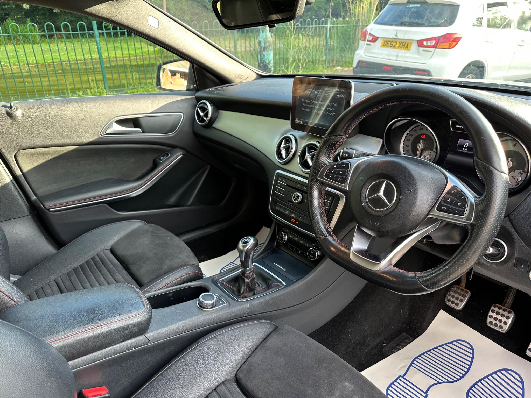 Mercedes-Benz Gla view 11