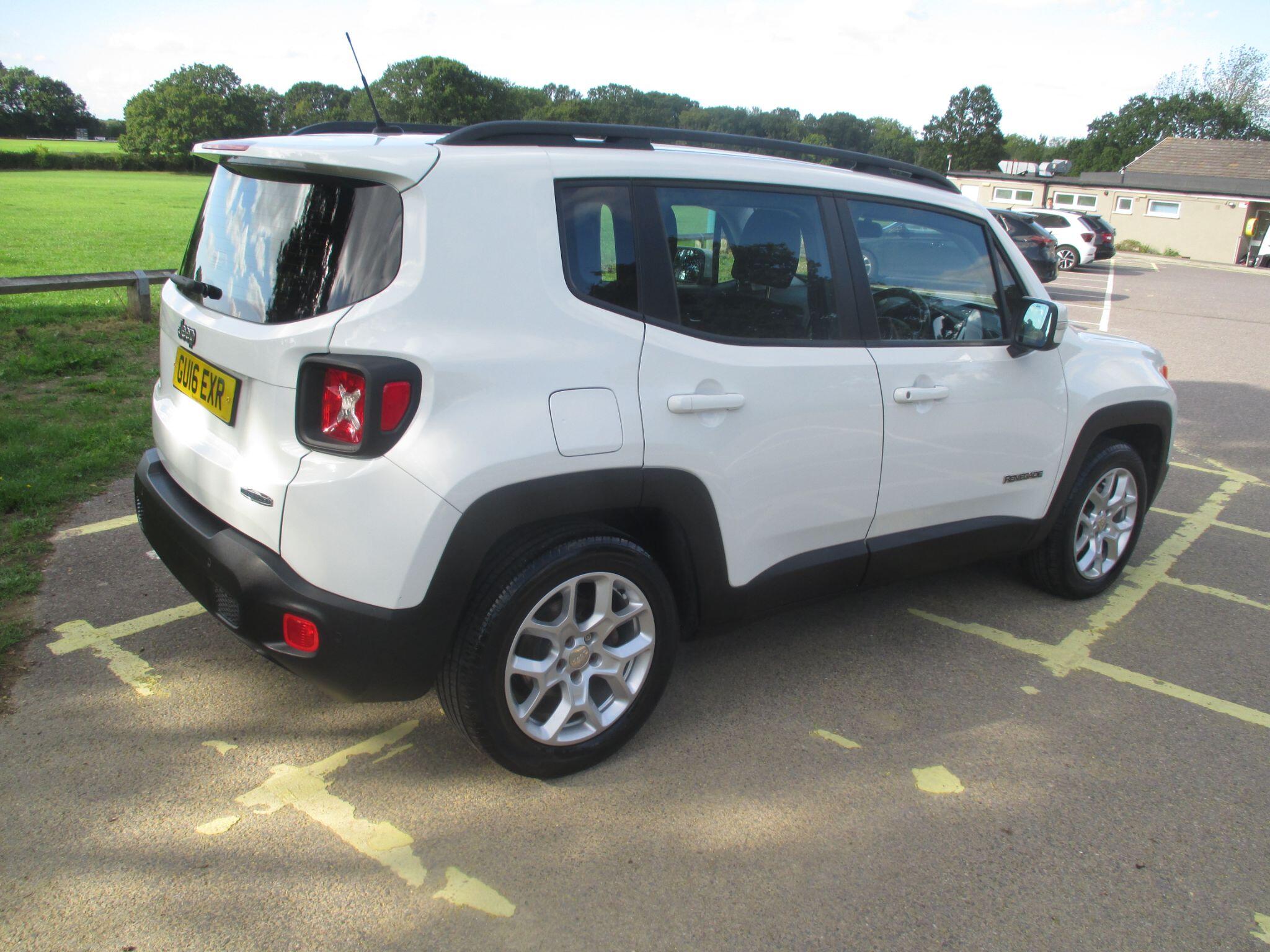 Jeep Renegade view 11