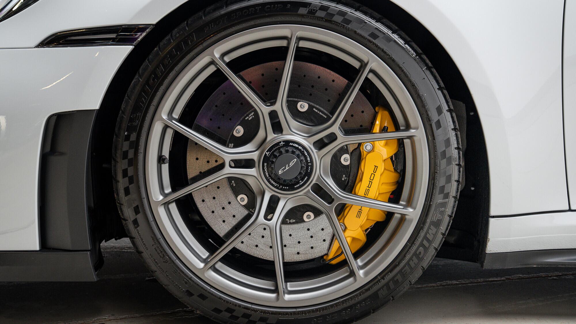 Porsche 911 view 10