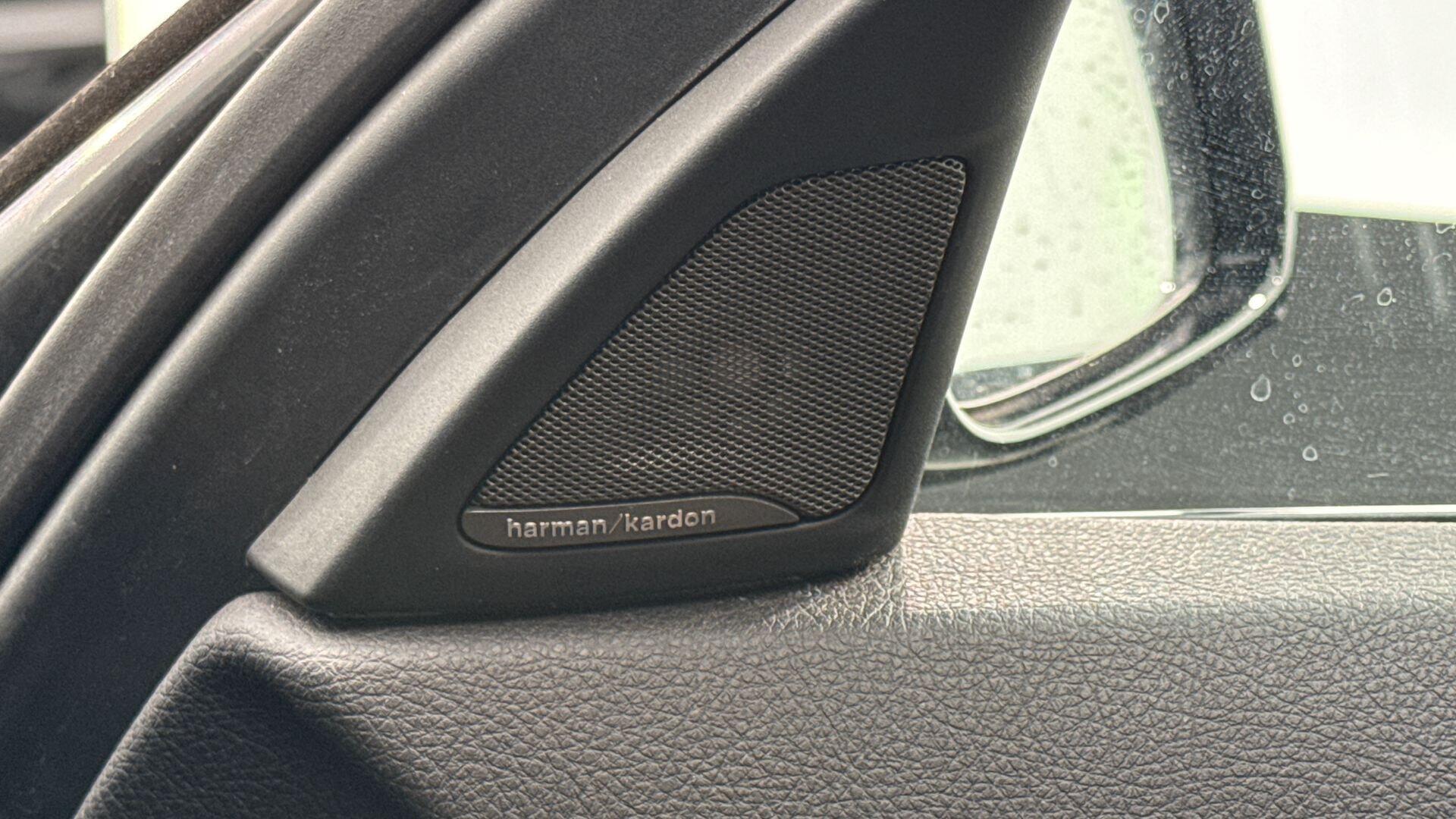 BMW 5 Series view 21