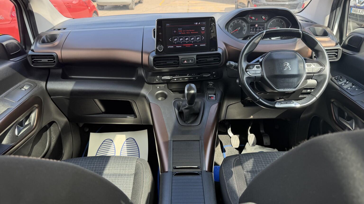 Peugeot Rifter view 3