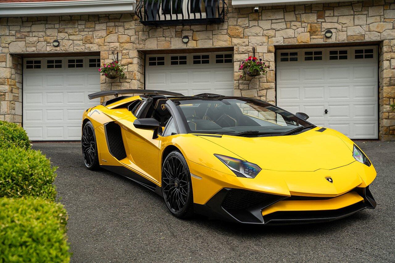 Lamborghini Aventador view 91