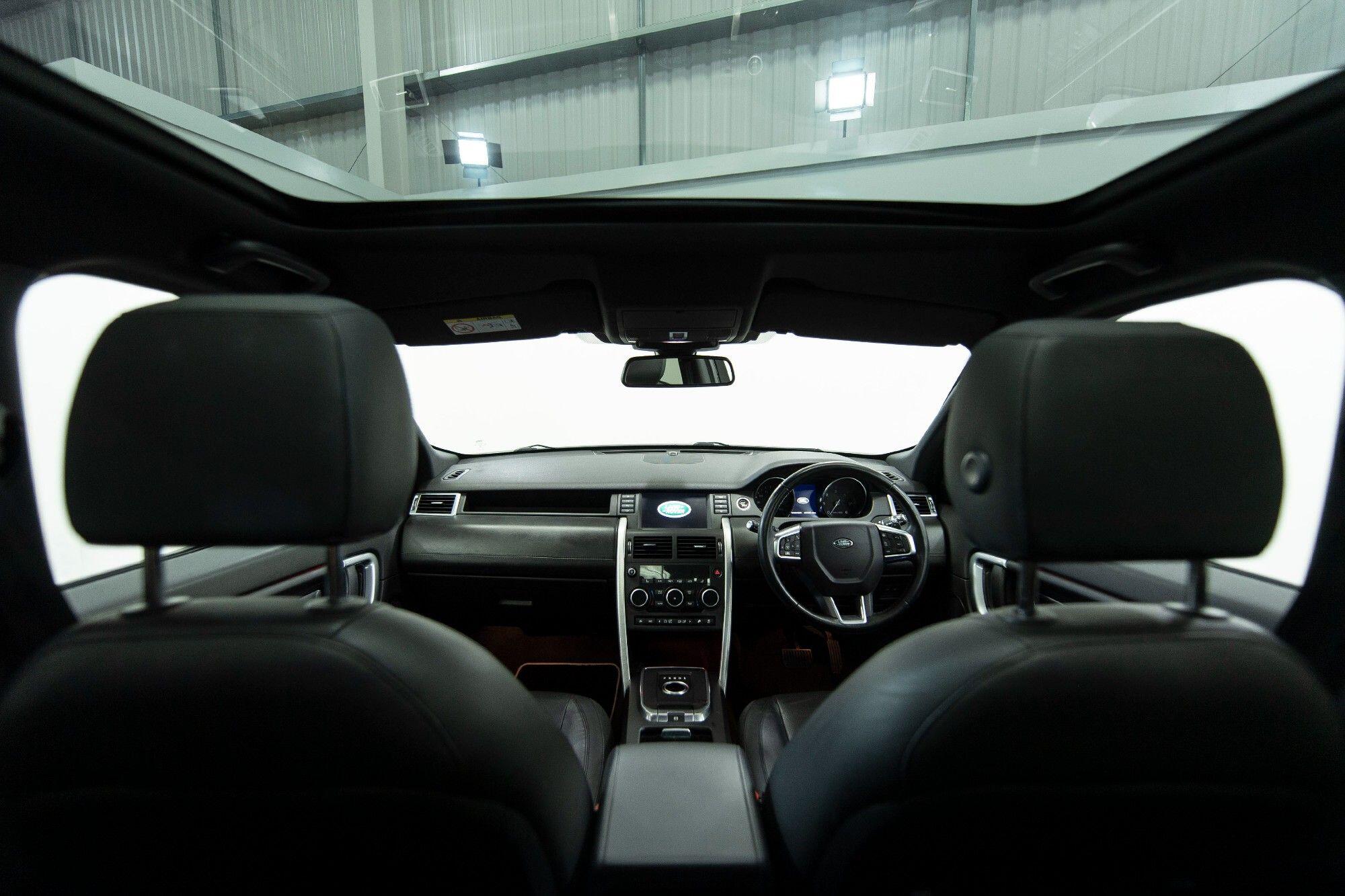 Land Rover Discovery Sport view 12
