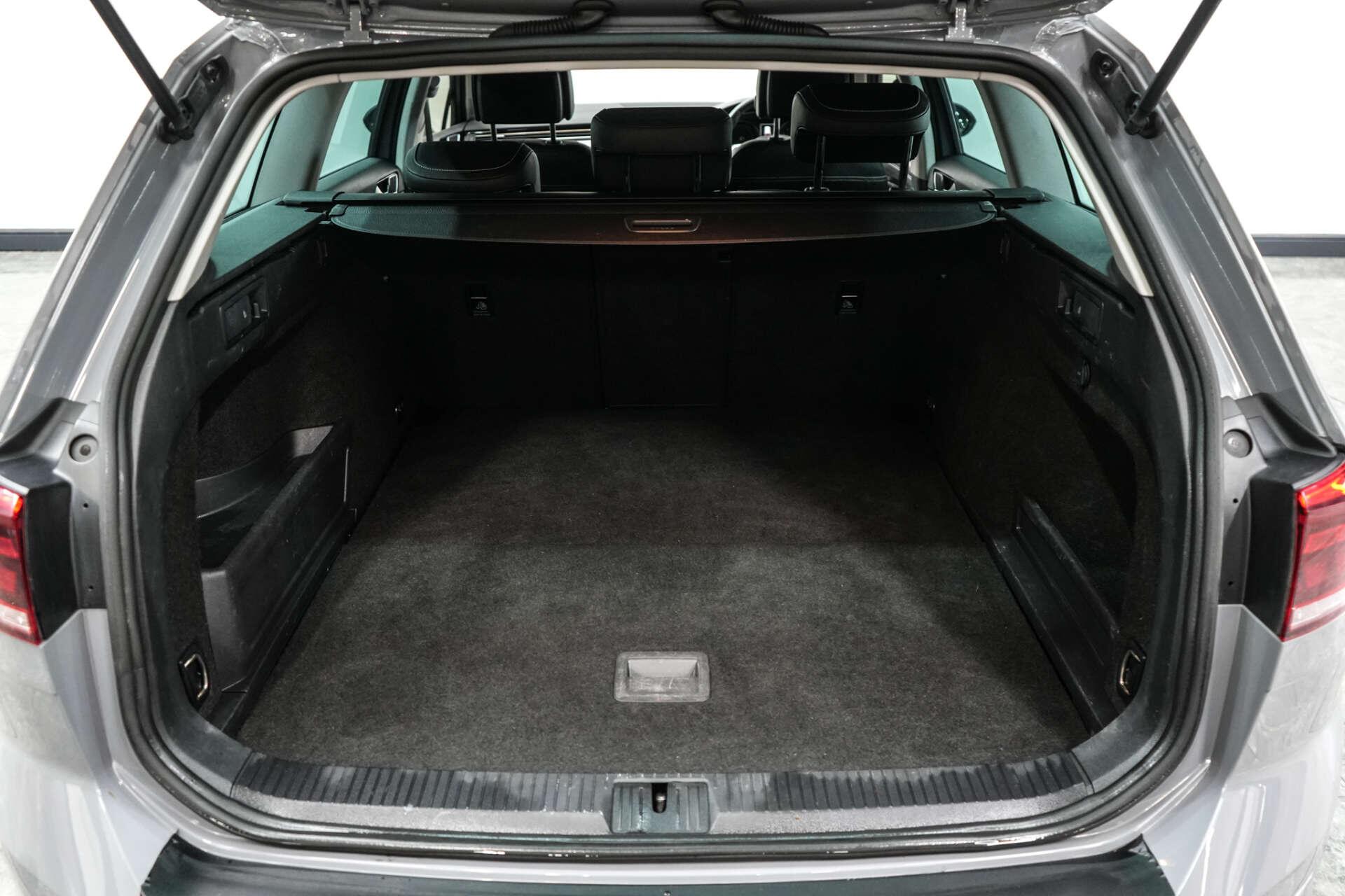 Volkswagen Passat view 10