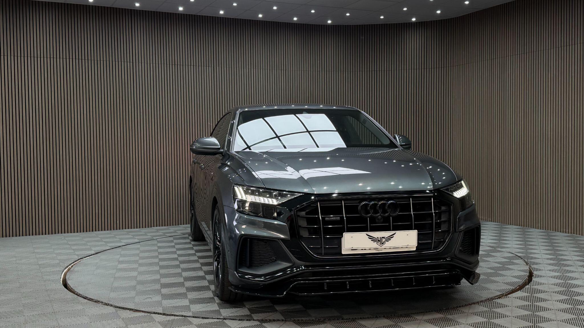 Audi Q8 view 32
