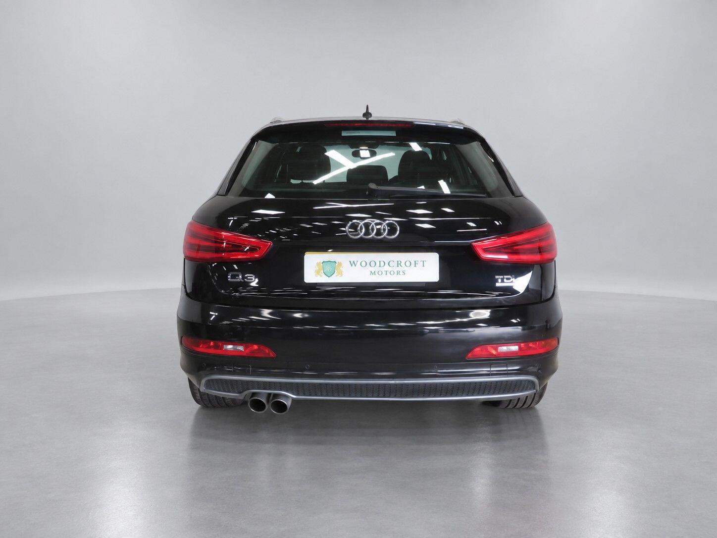 Audi Q3 view 14