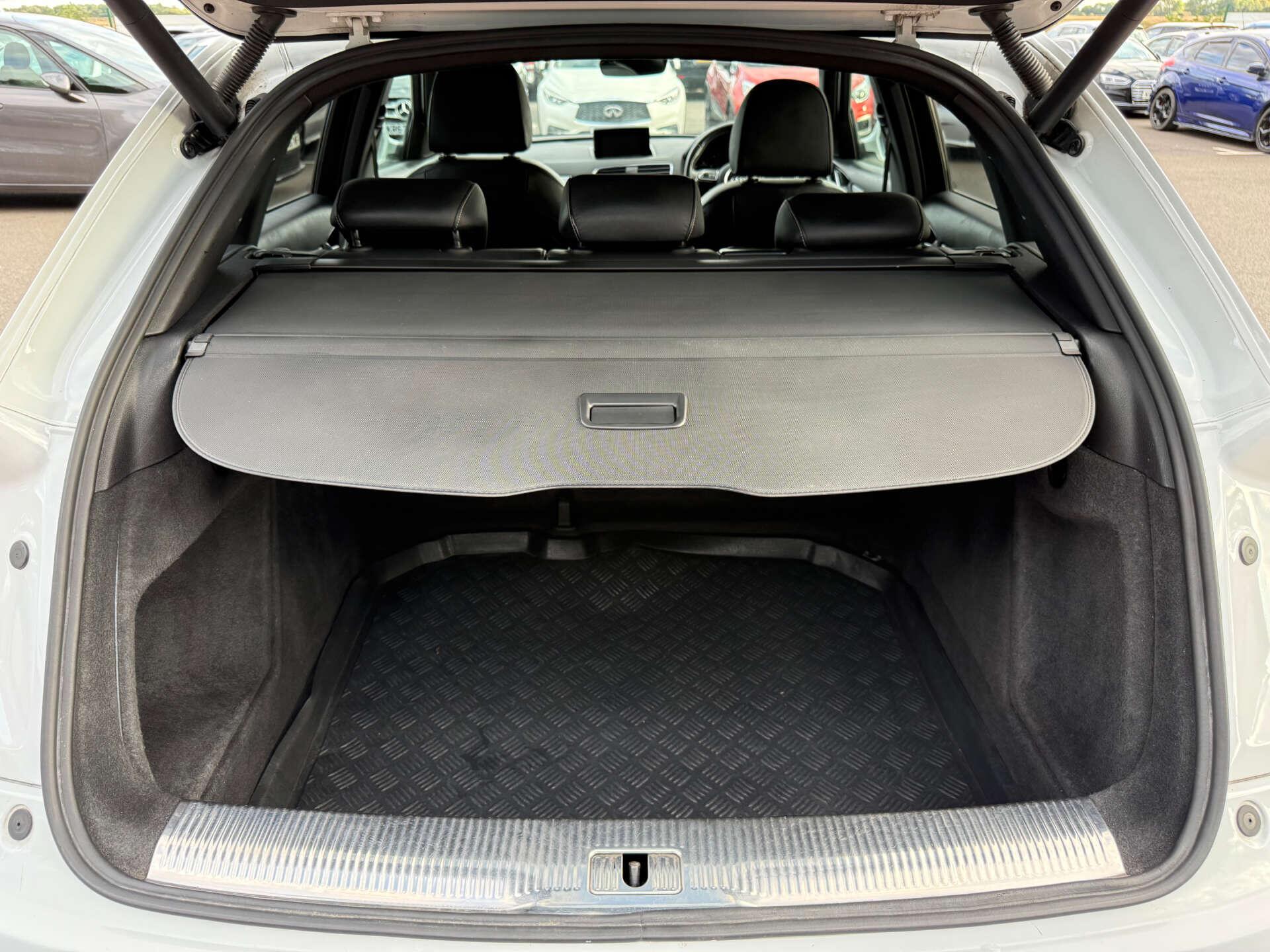Audi Q3 view 34