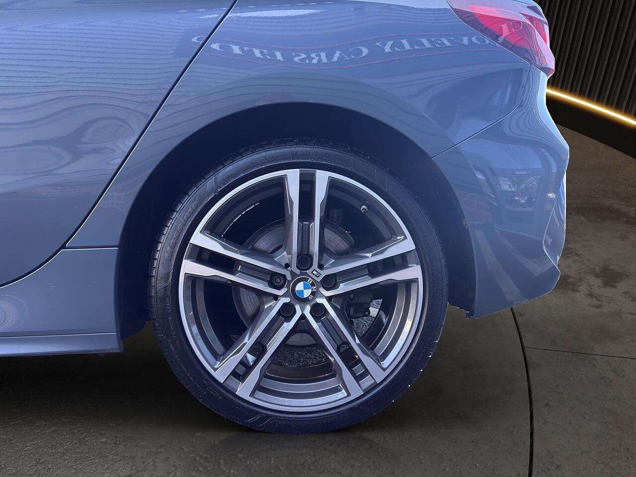 BMW 1 Series view 32