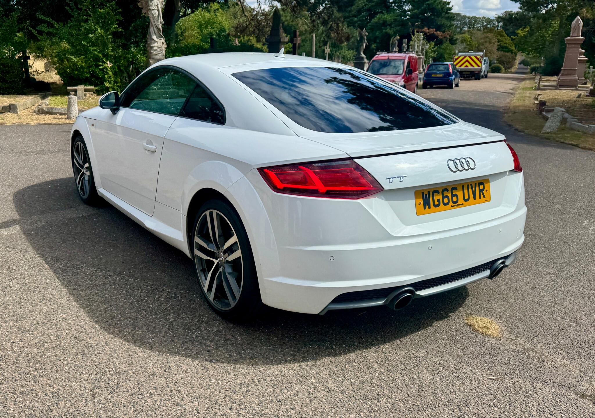 Audi TT view 4