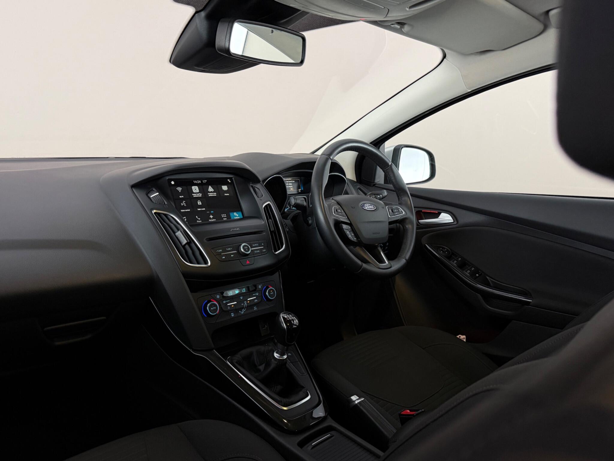 Ford Focus view 3