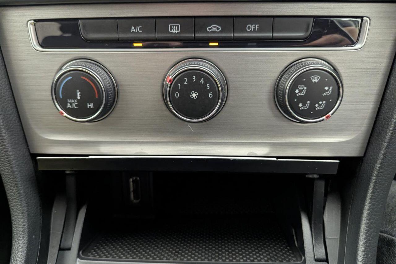 Volkswagen Golf view 32