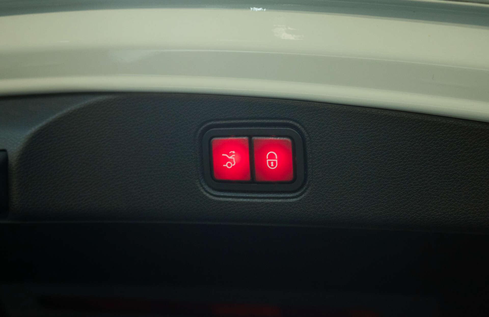 Mercedes-Benz E-Class view 30