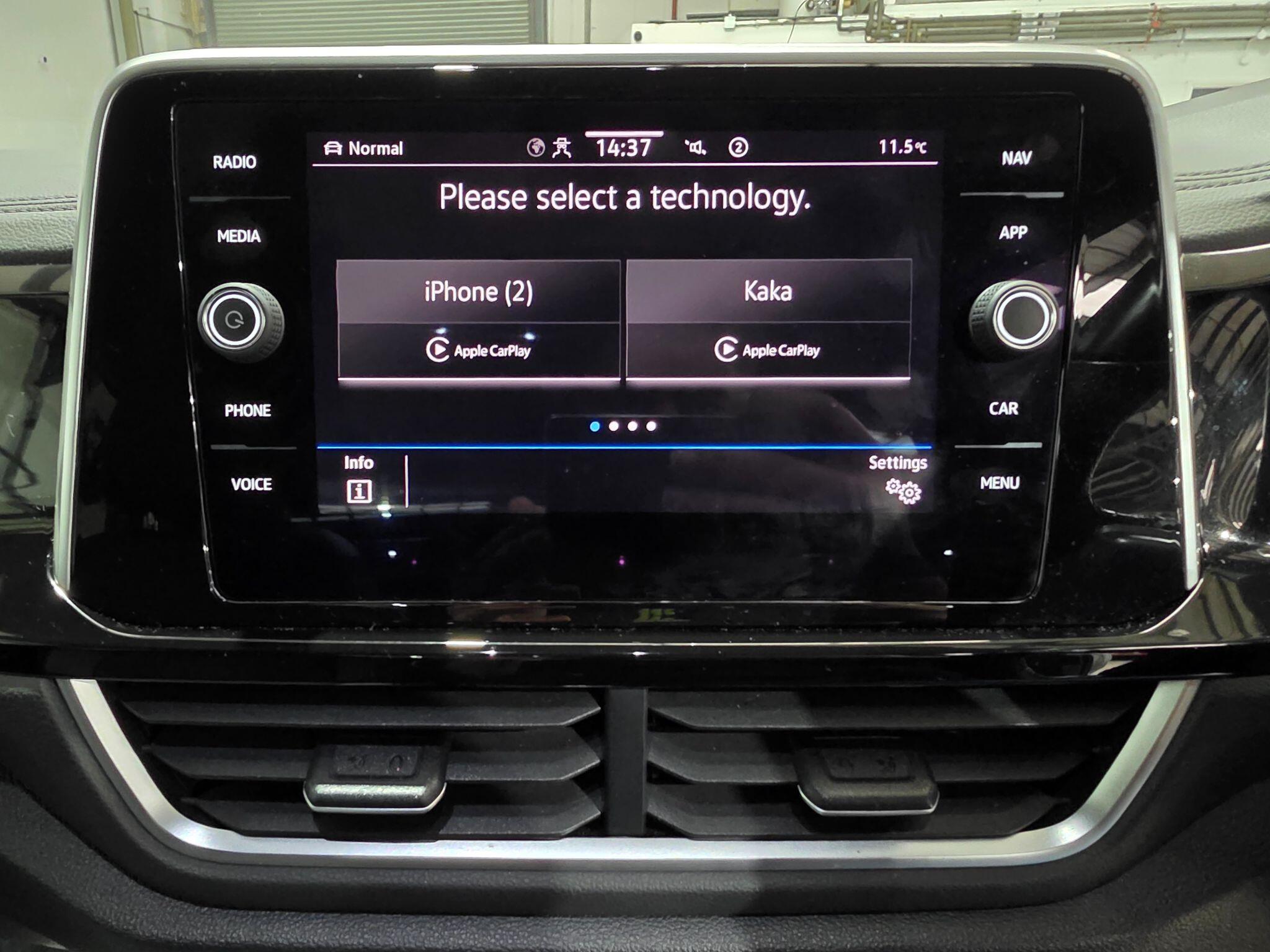 Volkswagen T-Roc view 9