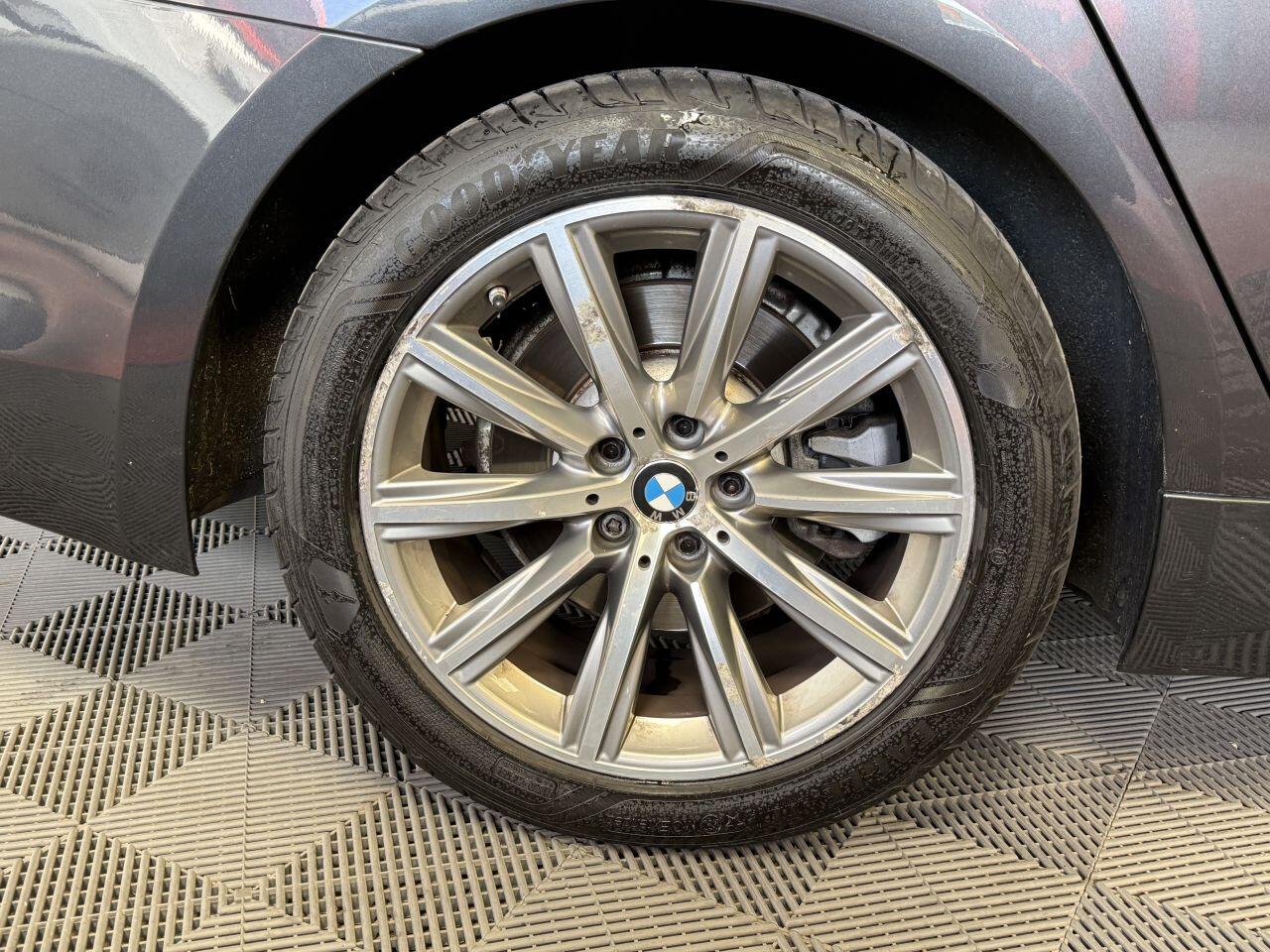 BMW 5 Series view 17