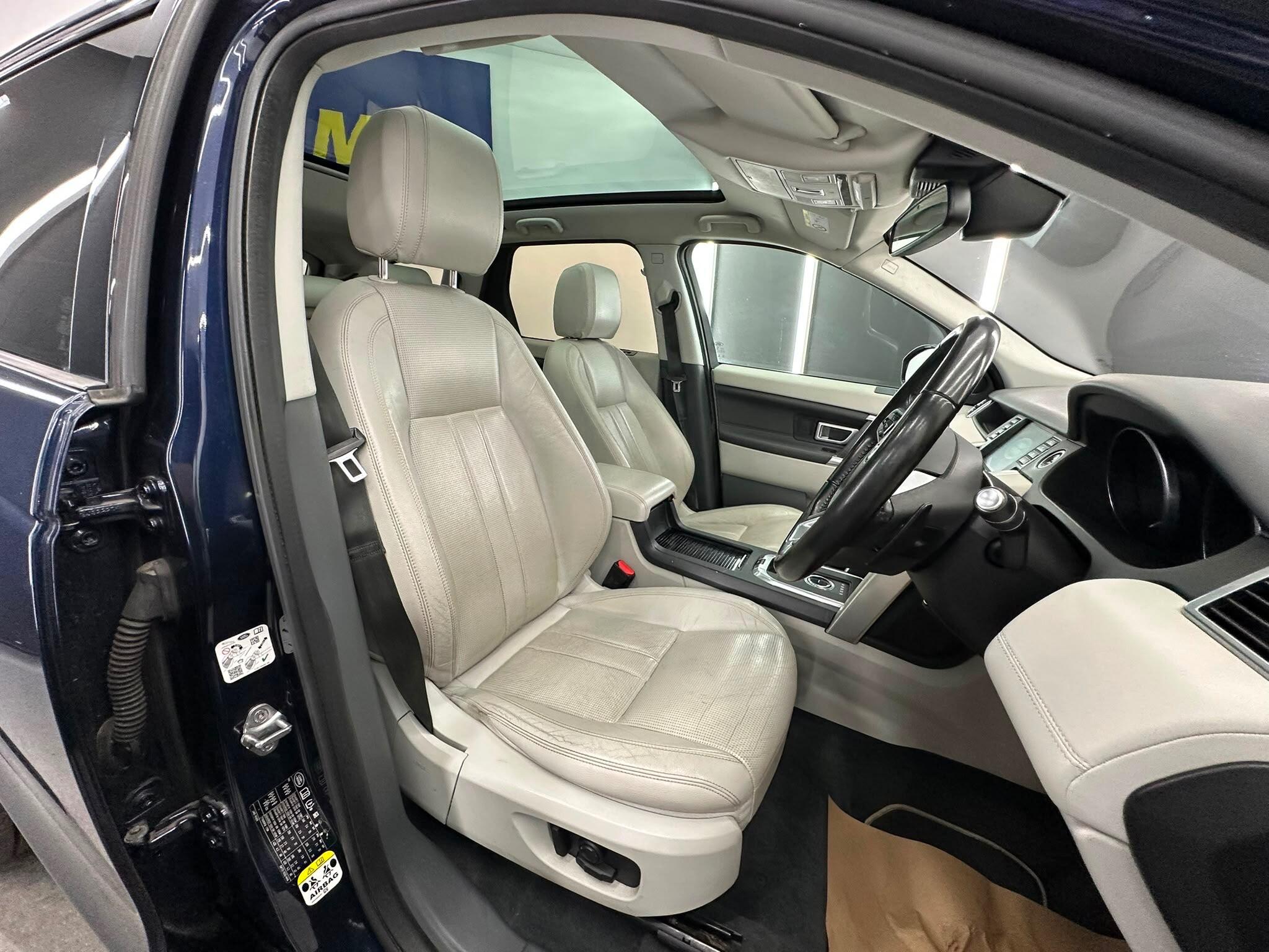 Land Rover Discovery Sport view 20