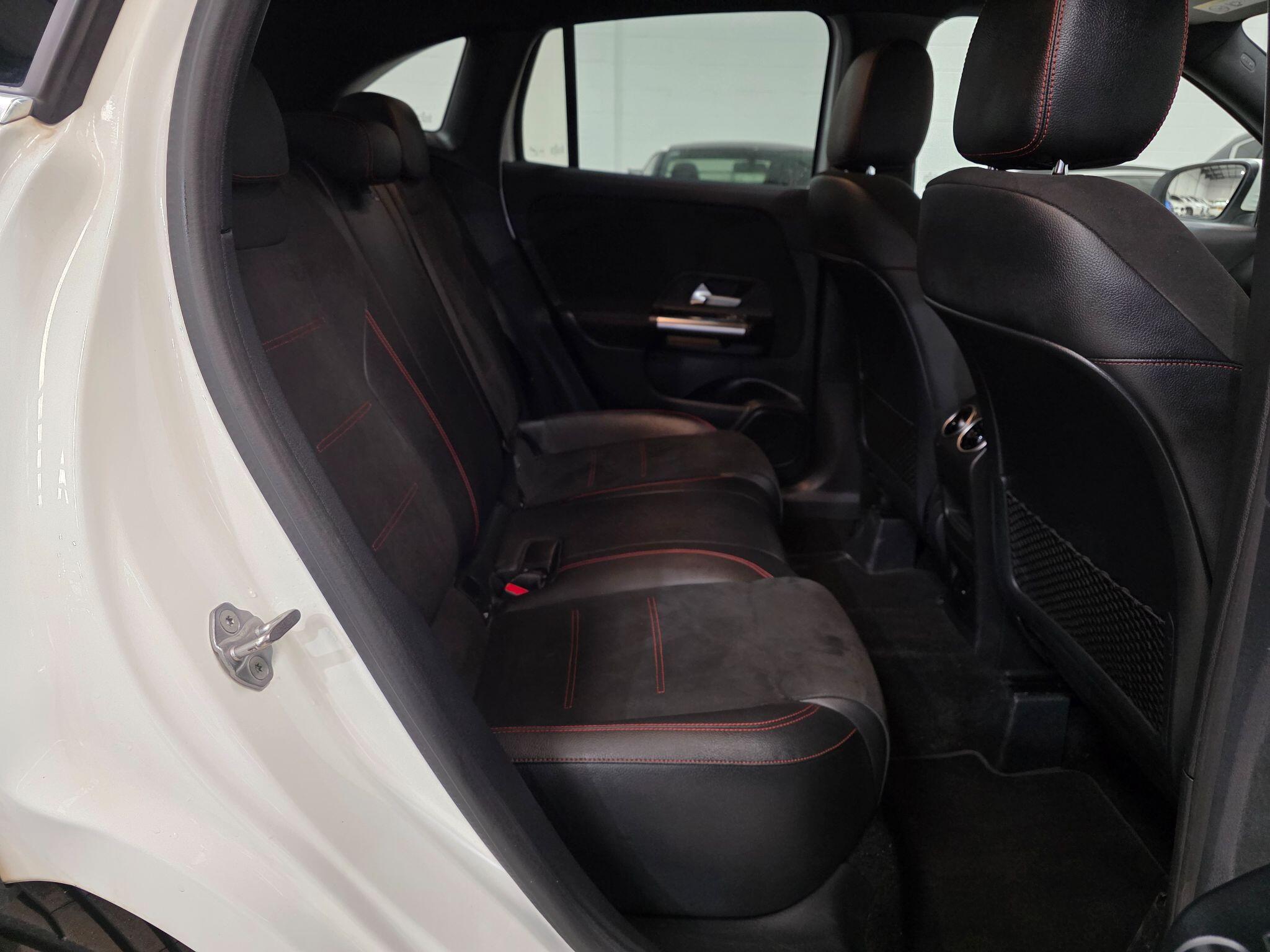 Mercedes-Benz Gla view 23