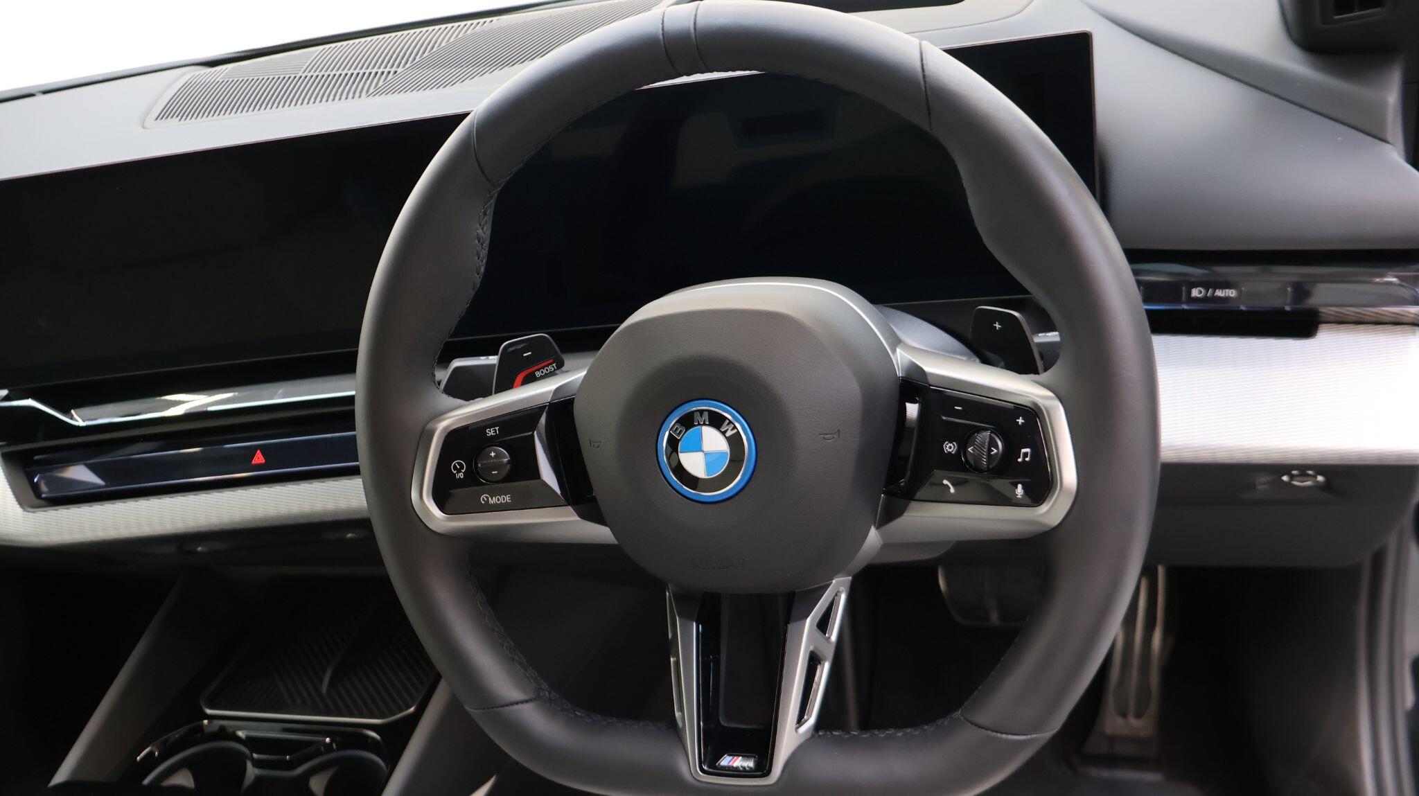 BMW 5 Series view 60