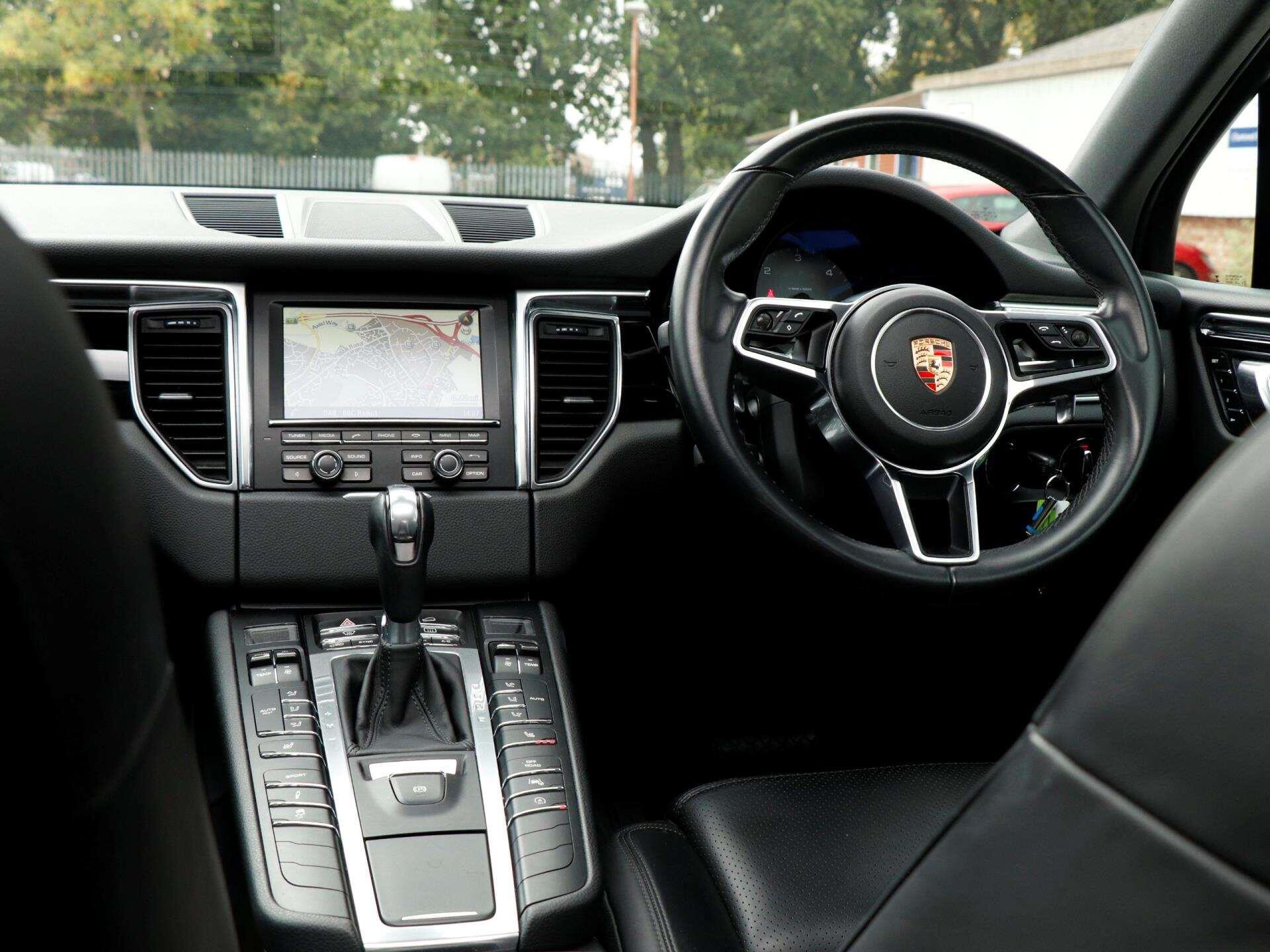 Porsche Macan view 10