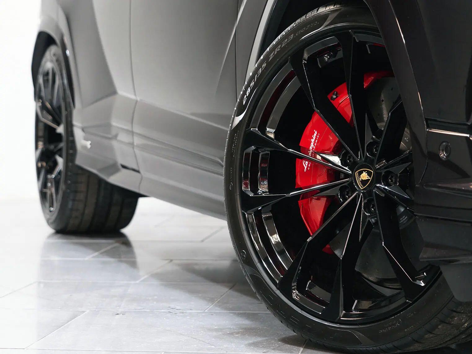 Lamborghini Urus view 14
