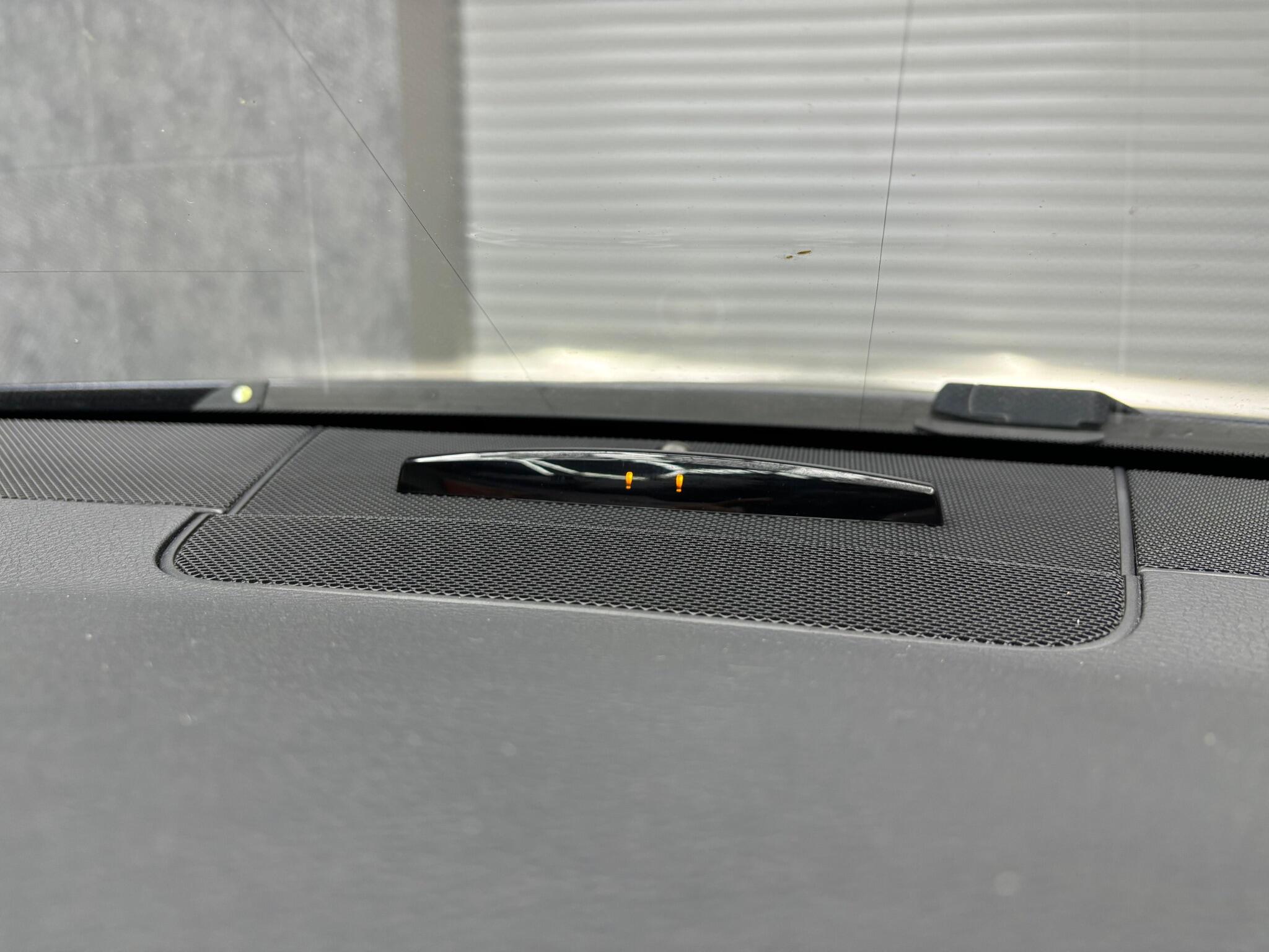 Mercedes-Benz E Class view 23
