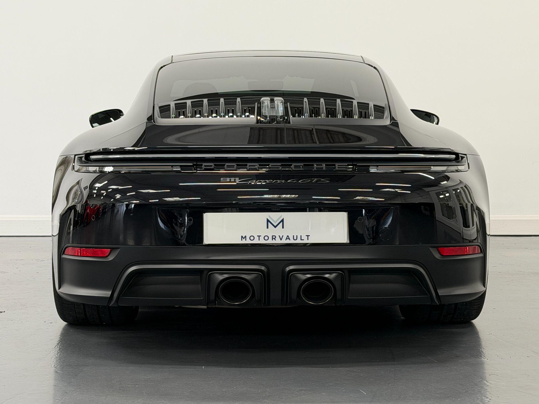 Porsche 911 view 8